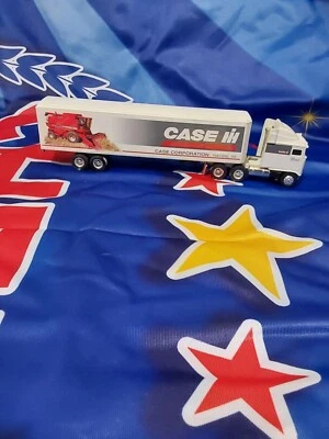 🚛 Vintage ERTL Case IH Backhoe Truck And Trailer 1:64 - Image 1 of 4