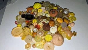 300 Mix Lot Craft Buttons Vintage + New Shades Of Yellow, Peach, Orange, Cream - Picture 1 of 4