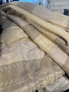 Croscill Home Bettdecke + 2 Kissenbezüge QUEEN Jaquard weich gelb beige weiß gekordelt - Bild 1 von 11