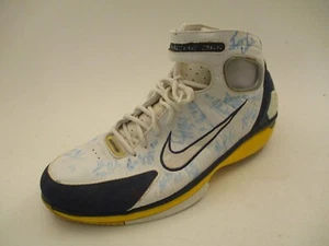Michigan Wolverines Mens Basketball 2004 Signed Shoe Full Team and Coach - Picture 1 of 10