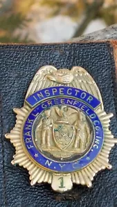 VINTAGE N.Y.C. DISTINTIVO ISPETTORE FRANK L. GREENFIELD CO. INC. E CUSTODIA IN PELLE - Foto 1 di 16