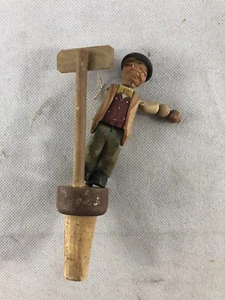 Sughero meccanico in legno intagliato vintage, uomo traballante ubriaco - Foto 1 di 10