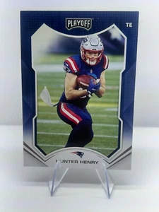 Figurina Calcio 2021 Panini Playoff #15 Hunter Henry New England Patriots - Foto 1 di 2