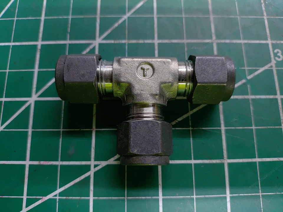 Tylok 6-6-6 JBZ-SS Stainless Hydraulic Compression Tee 3/8" Tube 10000psi - Image 1 of 1