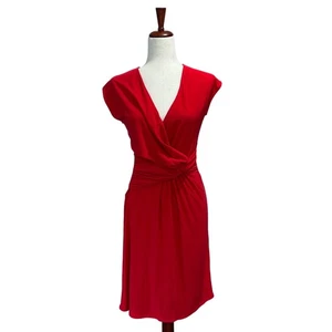 Josie Natori Kleid Small neu mit Etikett Damen rot klassisch Twist Front Cocktail Etui - Bild 1 von 13