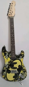 Batman Chitarra Elettrica Six Flags Peavey Nero Giallo Strumento Musicale Band Play - Foto 1 di 6