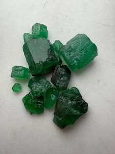 Hermoso lote de cristal esmeralda natural de 19 quilates de Swat Pakistán - Imagen 1 de 18