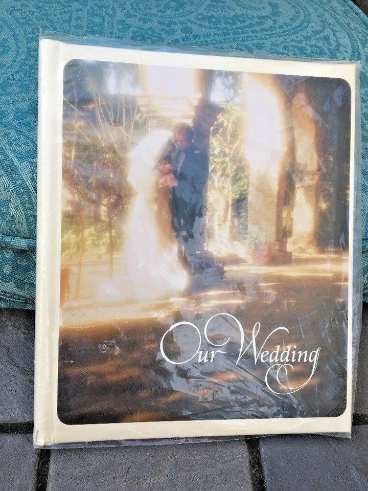 Libro álbum de memoria Gibson "Our Wedding" 1978 vintage con sobrepolvo de plástico Foto 1 de 4