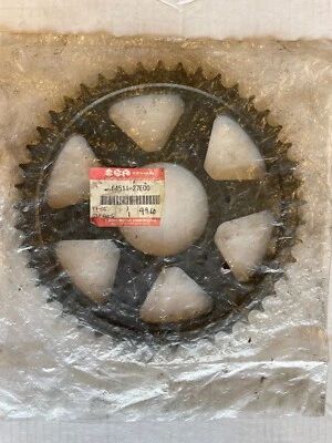 Совершенно новый OEM Suzuki задняя звездочка 1997-2005 Suzuki Bandit 1200 64511-27E00 - Изображение 1 из 2