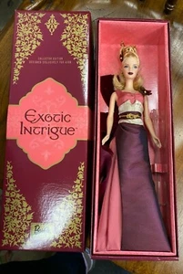 Muñeca Barbie rubia de intriga exótica exclusiva de Avon - Imagen 1 de 12