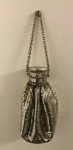 Antiguo bolso de puerta expandible de malla plateada WHITING DAVIS - Imagen 1 de 12