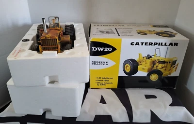 Четырехколесный трактор CAT DW-20 серии E ACMOC масштаб 1:25 литая ИНДИВИДУАЛЬНАЯ краска - Изображение 1 из 4