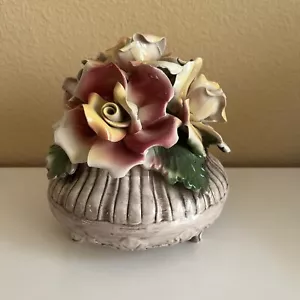 Bouquet base piedi fiori rosa rosso giallo porcellana italiana vintage Capodimonte - Foto 1 di 12