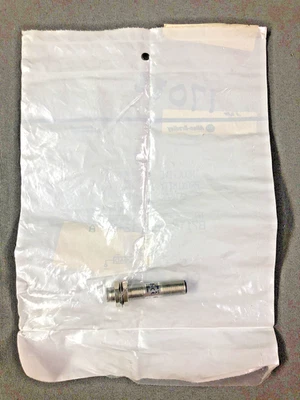 Allen-Bradley 871TM-DH2NE12-D4 Inductive Proximity Sensor 12mm Diam. 10-30VDC - Image 1 of 4