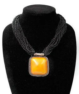 Tibetischer Bernstein Anhänger an schwarzer mehrsträngiger Schmuck Halskette - Bild 1 von 4