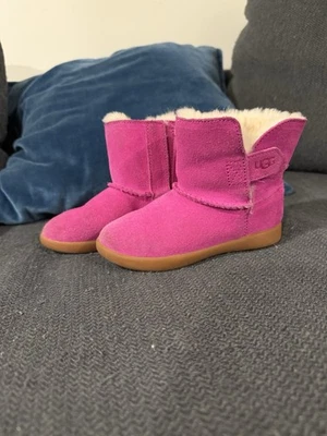 UGG Infantil Juvenil Niño Pequeño Talla 8 Keelan Rosa Azalea Gamuza Superior 1096089T Foto 1 de 4