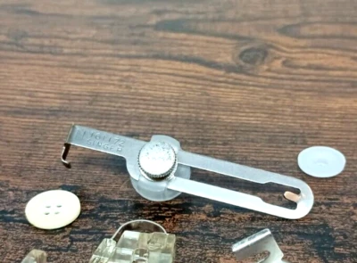 Singer Adjustable Seam Guide Edge Gauge N 161172 Metal Plastic - Image 1 of 3