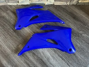 2006-2009 Yamaha YZ450F & YZ250F Motocross MX Radiator Shrouds by UFO YA03882089 - Foto 1 di 8