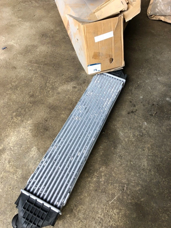 1746975	252	Genuine Ford Mondeo S-Max Galaxy Focus MK2 C-Max Kuga Intercooler - Image 1 of 1