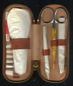 Vintage Reine Borsten Original SHOE SHINE BRUSH With Sewing Kit inside. - Picture 1 of 8