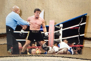 Sylvester Stallone "Rocky" Balboa Movie Tabletop Display Standee 10.5" Long - Picture 1 of 2