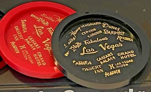 Set 4 sottobicchieri in plastica VNTG Las Vegas Hotels nero e rosso NO. 6711 Hong Kong - Foto 1 di 5