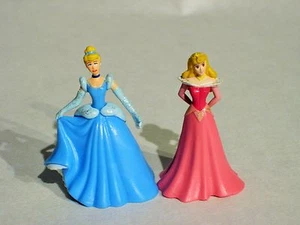 SET BULLYLAND DISDISNEY - 2x Mini Principessa - Aurora - Cenerentola 4877 12879 - Foto 1 di 3