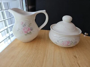  Vajilla de gres Pfaltzgraff crema de rosa de té y azucarero con tapa - Imagen 1 de 6