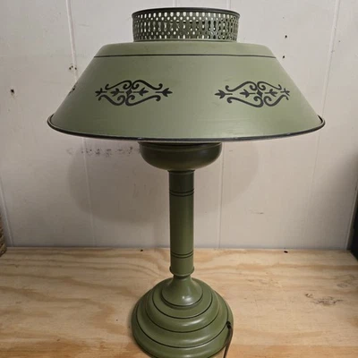 VTG Green Toleware Metal Desk Table Lamp w/ Shade NEEDS TO BE REWIRED - Image 1 of 4