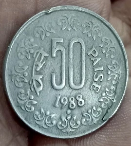 1988 REPUBLIC INDIA 50 PAISE NOIDA MINT VERY RARE COPPER-NICKEL COIN - Picture 1 of 2
