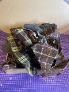 Harris Tweed Brown And Yellow Remnants 500g mixed sizes & 4 Orb labels - Picture 1 of 3