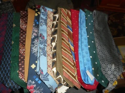JUEGO DE 16 CORBATAS VINTAGE PARA HOMBRE BOTÍN, VINTAGE, VARIOS FABRICANTES Foto 1 de 4