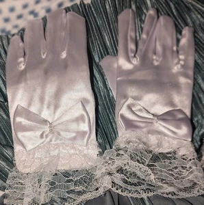 NIB-White, Faux Silk, Bow/Lace Accent Gloves-Girls Size - Picture 1 of 3