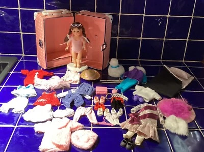 Ginny Doll, Wardrobe Closet, Stand, Clothes And Accessories - Vintage - Изображение 1 из 4