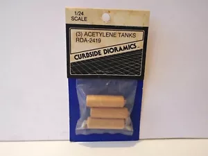 1:24 RDA-2419 DIORAMICA SUL MARCIAPIEDE SERBATOI ACETILENE RARI SOC (KS12) - Foto 1 di 1