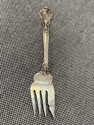 Antiguo tenedor de carne fría Gorham de plata esterlina con patrón Chantilly Foto 1 de 4