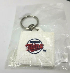 Minnesota Twins MLB 2004 Home Base Home Plate Keychain Key Ring 2" Tall - Picture 1 of 3