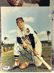 BROOKS ROBINSON Signed 8x10 Photo Baltimore ORIOLES Kneeling PSA /Dna - Picture 1 of 1