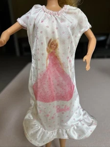 Vintage Barbie Puppe Nachthemd Schlaf weiß rosa gepunktet  - Bild 1 von 5