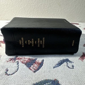 Holy Scriptures Book of Mormon Doctrines & Covenants Herald 1976 With Zip Case - Foto 1 di 6
