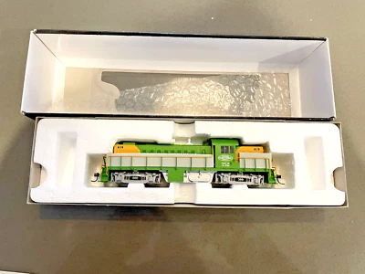 SINGLE ATLAS HO SCALE ILLINOIS TERMINAL GREEN / YELLOW RS-1 DIESEL LOCO - # 7133 - Image 1 of 4