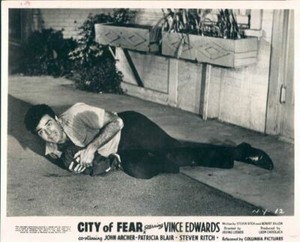 CITY OF FEAR ORIGINAL LOBBY CARD VINCE EDWARDS ON GROUND