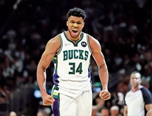 Classic Sports Prints -Giannis Antetokounmpo-Bucks- Canvas Print - Ready to Hang - Picture 1 of 3