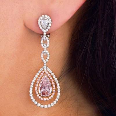 Pendientes colgantes Kwiat GIA naturales de lujo rosa de 6,41 quilates con diamantes de platino de oro de 18 k Foto 1 de 4