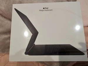 Apple Magic Keyboard for iPad Pro 12.9" - NEW w/Free Apple Pencil - Afbeelding 1 van 6