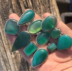 Anillos apilables de ónix verde, anillos de piedras preciosas de ónix, anillos hechos a mano de cristal para mujer ~ - Imagen 1 de 5