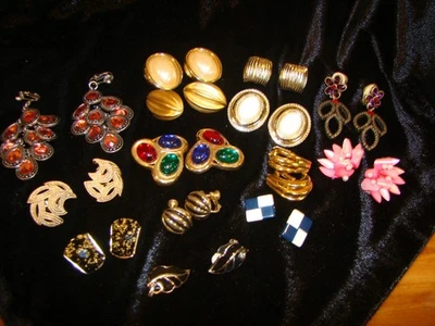 Lote de 15 pares de brincos com clipe nas costas bijuterias vintage Napier Trifari SC - Imagem 1 de 4