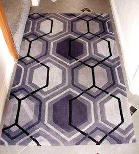 Think Rugs Hong Kong HK 7526 Charcoal Black Grey 90cm x 150cm Rug (RRP: £90) - Picture 1 of 4