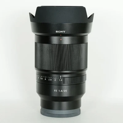 Sony FE 35mm F1.4 ZA Distagon T* Lens for E-mount, Good Condition - Image 1 of 4