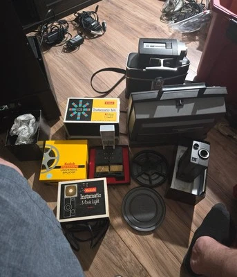 Lote DE COLECCIÓN Kodak Instamatic M4 Cámara de Película Luz de Película LENTE Bolsa + Cámara y Más Foto 1 de 4